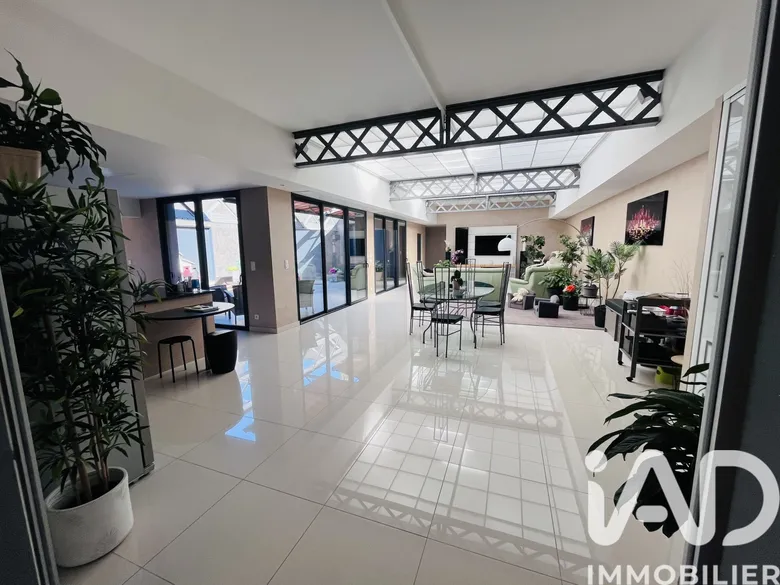 Appartement 8 pièces 295 m² · à Sainte-Savine · 295 m² · 525 000 €
