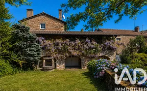 Traditional house in La Roche-Vineuse (71960)