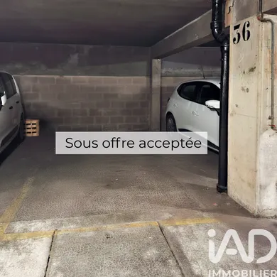 Parking à Paris (75018)