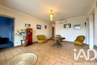 Apartment in Pernes-les-Fontaines (84210)