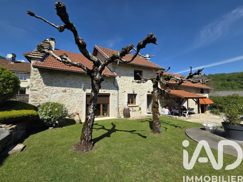 Maison 8 pièces 220 m² · à Ambléon · 220 m² · 364 000 €