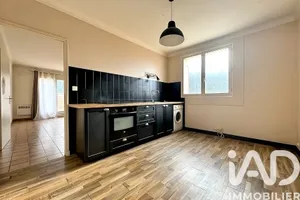 Apartment in Pernes-les-Fontaines (84210)