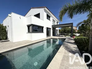 Architectural house in Saint-Nazaire (66570)