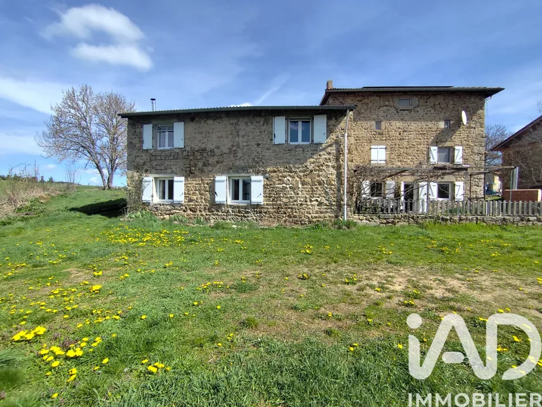 Maison 8 pièces 248 m² · à Usson-en-Forez · 248 m² · 249 000 €