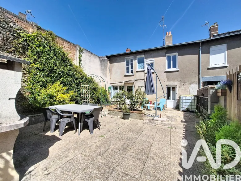 Maison 7 pièces 169 m² · à Chemillé-en-Anjou · 168,5 m² · 233 000 €