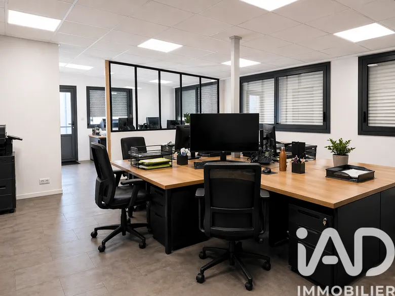 Murs commerciaux à Beaupréau-en-Mauges (49510) · 980 m² · 428 800 €
