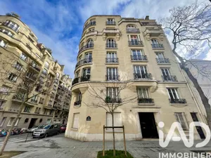 Apartment in Paris (75016)