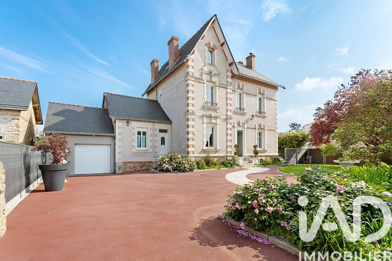 Maison 8 pièces 200 m² · à Ligné · 200 m² · 499 000 €