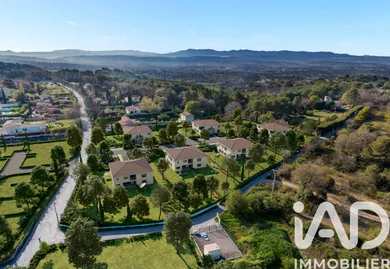 Appartement à Aix-en-Provence (13090)