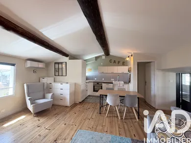 Apartment in L'Isle-sur-la-Sorgue (84800)