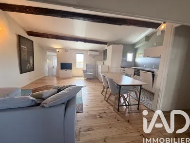 Apartment in L'Isle-sur-la-Sorgue (84800)