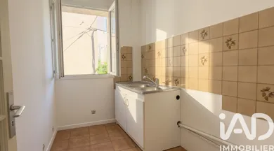Apartment in L'Isle-sur-la-Sorgue (84800)