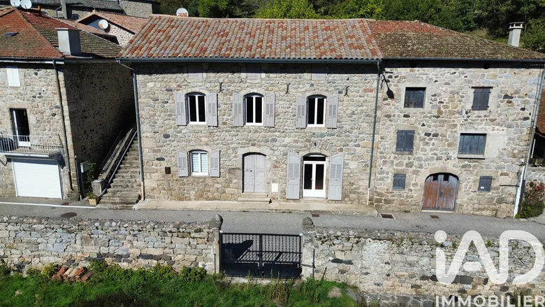 Maison 6 pièces 137 m² · à Lachapelle-sous-Chanéac · 137 m² · 175 000 €