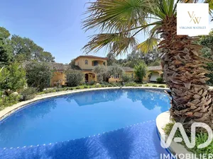 Architectural house in Saint-Mathieu-de-Tréviers (34270)