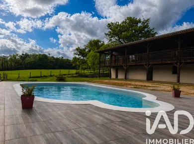 Maison traditionnelle à Chamadelle (33230)