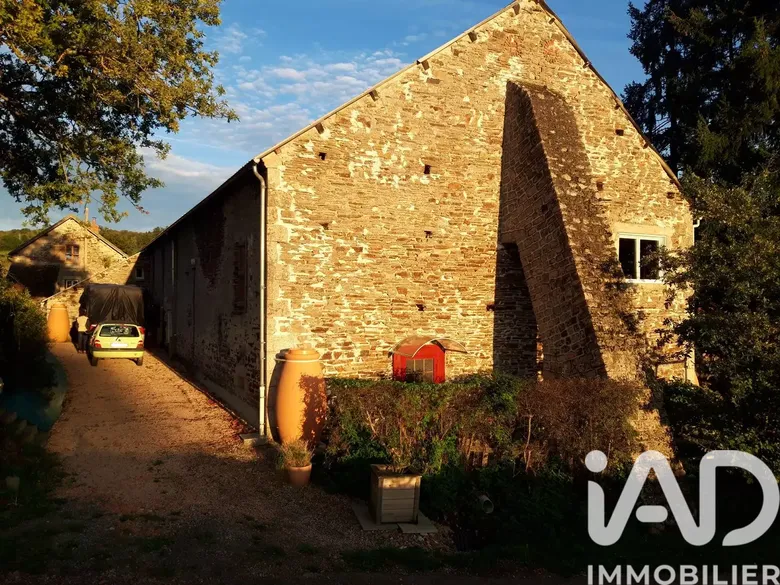 Maison 10 pièces 650 m² · à Échassières · 650 m² · 335 000 €