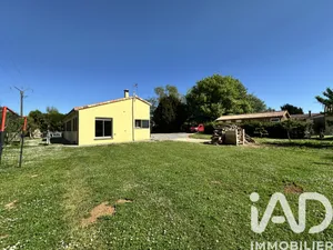 Traditional house in Montjean (16240)
