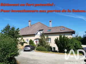 Immeuble à Les Écorces (25140)