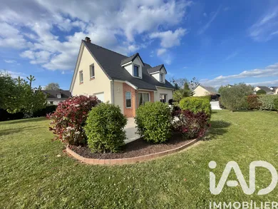 Architectural house in Les Authieux-sur-le-Port-Saint-Ouen (76520)