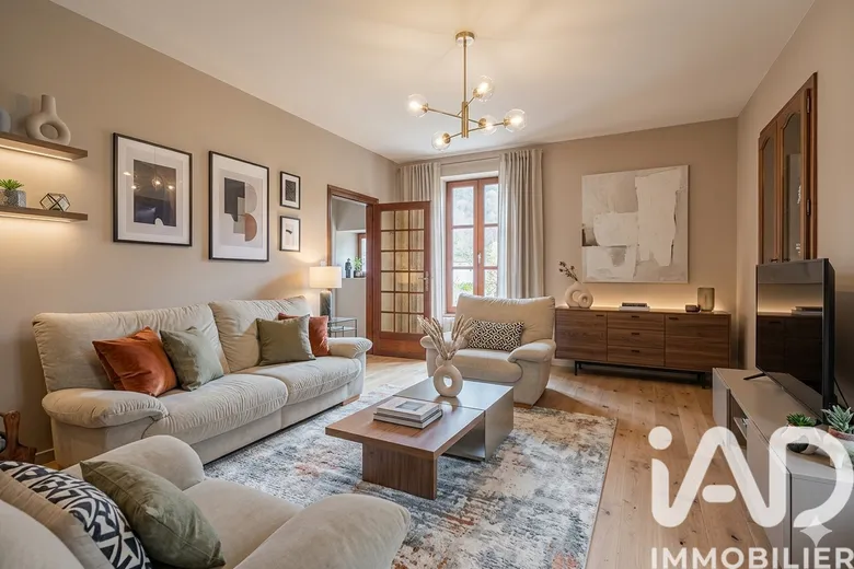 Maison 6 pièces 214 m² · à Jarrie · 214,3 m² · 350 000 €