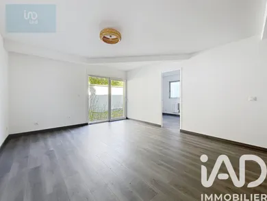 Apartment in Montreuil (93100)