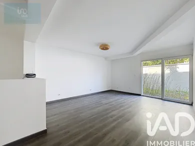 Apartment in Montreuil (93100)