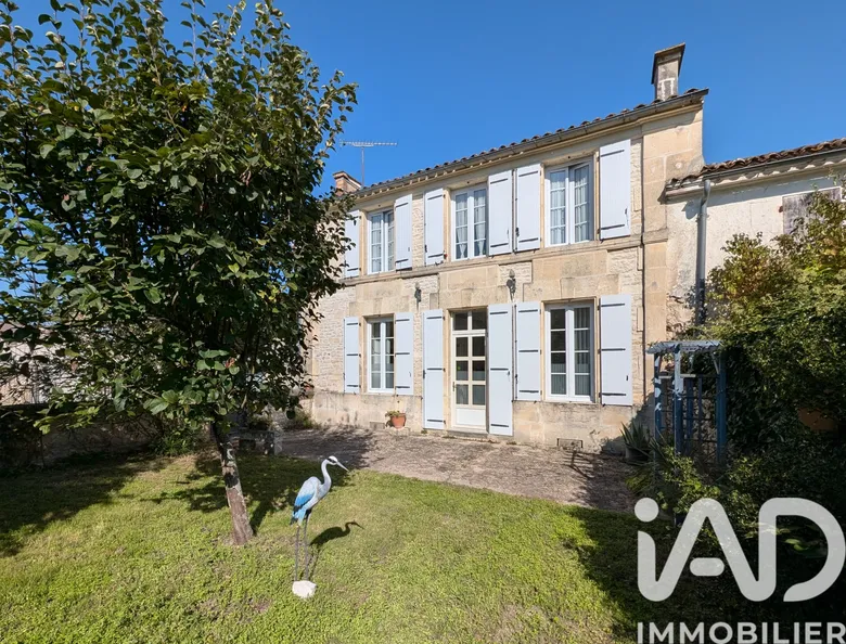 Maison 6 pièces 189 m² · à Louzac-Saint-André · 189 m² · 339 000 €