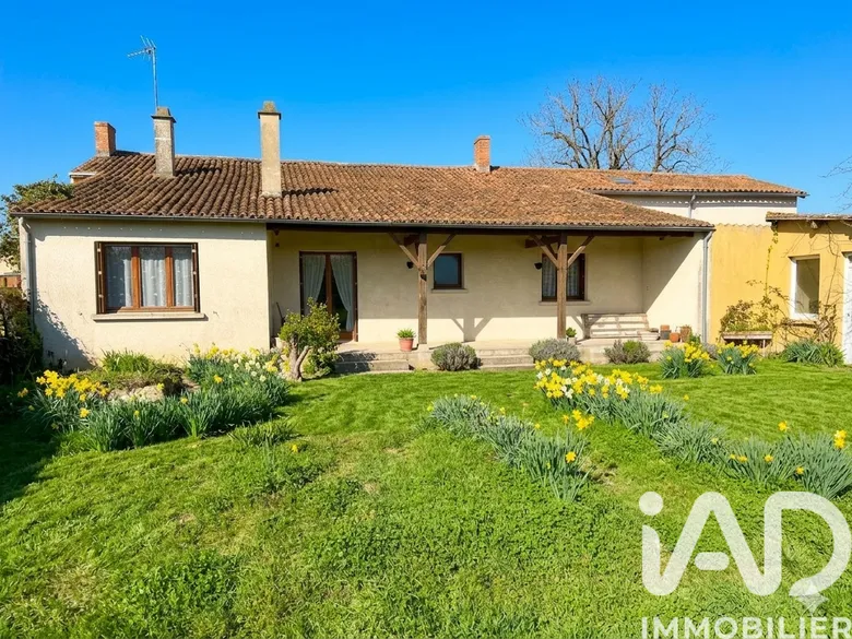 Maison 3 pièces 107 m² · à La Ferrière-en-Parthenay · 107 m² · 82 000 €