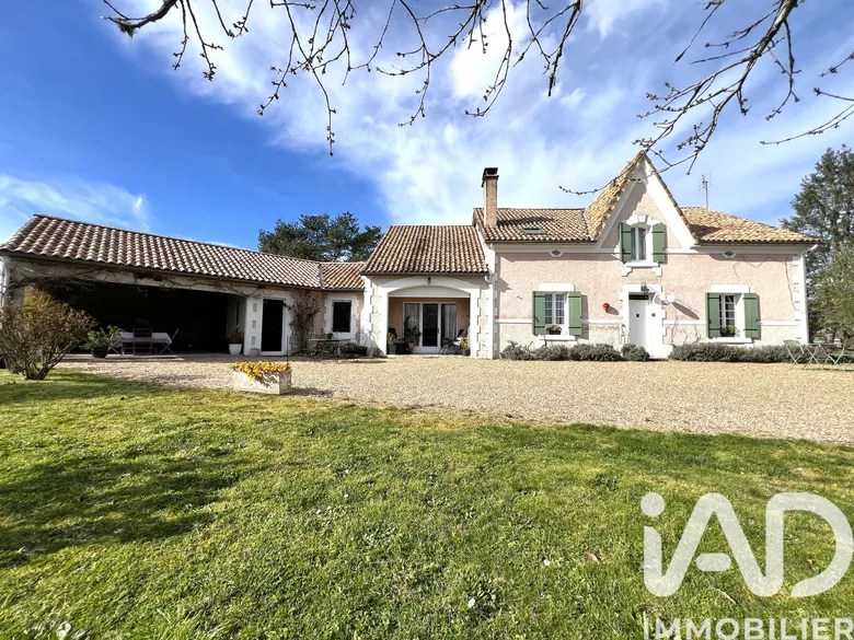 Maison 8 pièces 257 m² · à Montpon-Ménestérol · 257 m² · 298 500 €