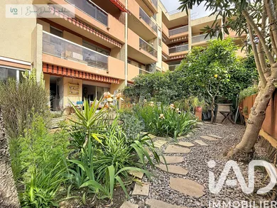Apartment in Hyères (83400)