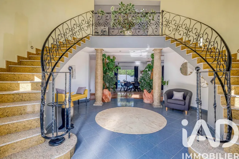 Maison 8 pièces 375 m² · à Provins · 375 m² · 569 000 €