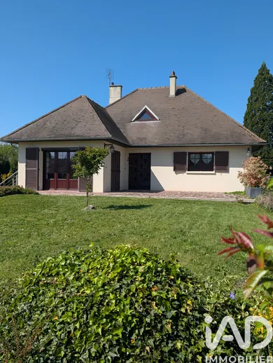 Traditional house in Chevrières (60710)