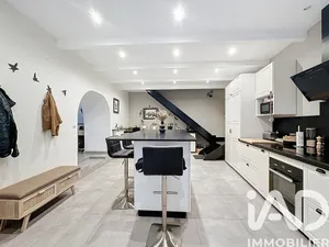 Maison de village à Saint-Saturnin-lès-Avignon (84450)