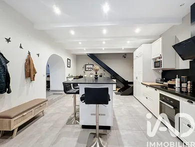 Maison de village à Saint-Saturnin-lès-Avignon (84450)