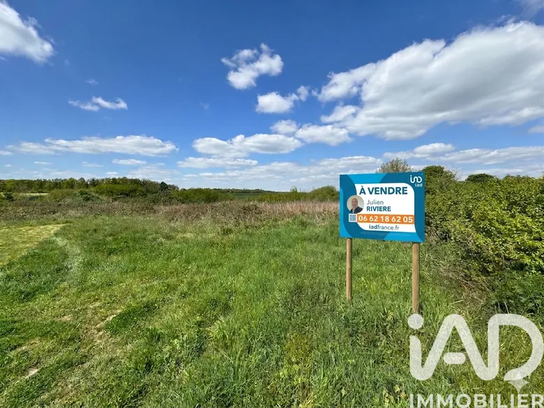 Terrain 724 m² · à Sylvains-lès-Moulins · 44 000 €