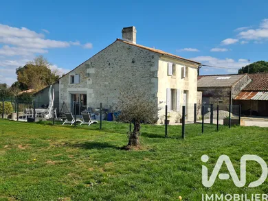 Maison de campagne à Saint-Porchaire (17250)