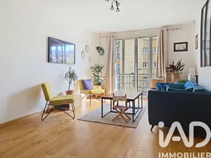 Apartment in Paris (75020)