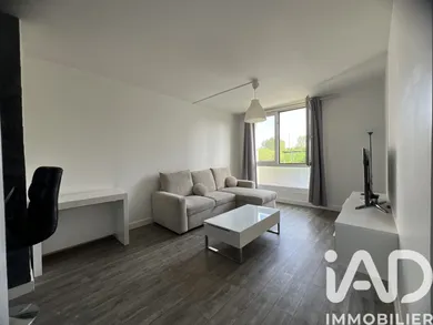Apartment in Bois-d'Arcy (78390)