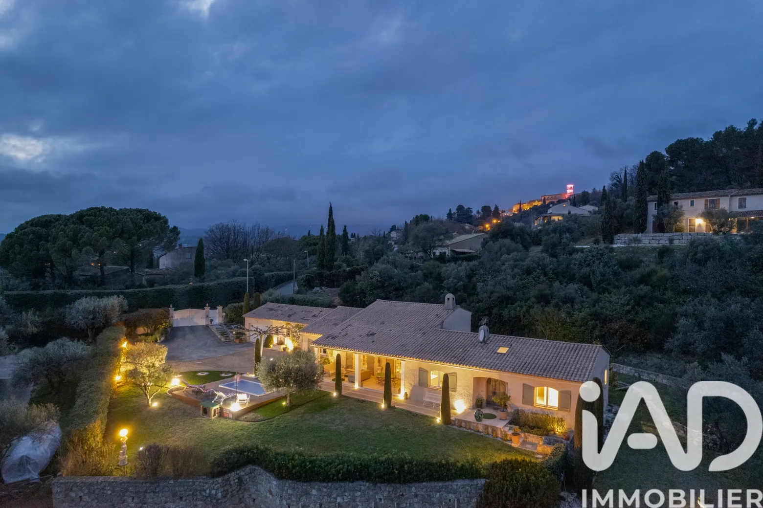 Vente maison à Tourrettes (83440) : maison 6 pièces 188 m² — 2