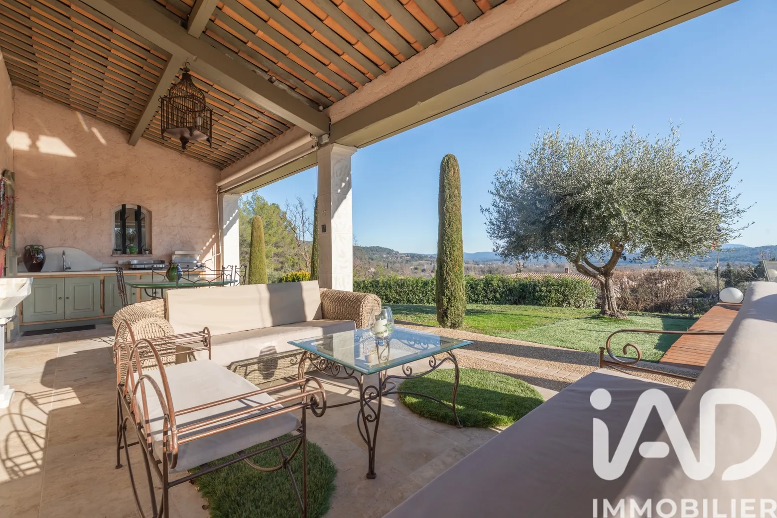 Vente maison à Tourrettes (83440) : maison 6 pièces 188 m² — 3