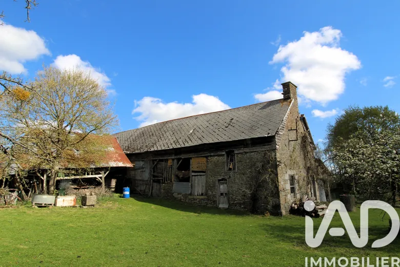 Maison 1 pièce 200 m² · à Saint-Georges-de-Livoye · 200 m² · 29 000 €