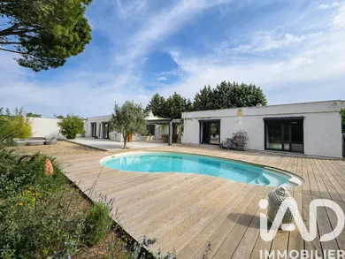 Architectural house in Pujaut (30131)