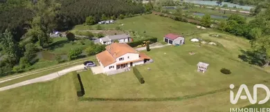 Maison à BUSSAC-FORET (17210)