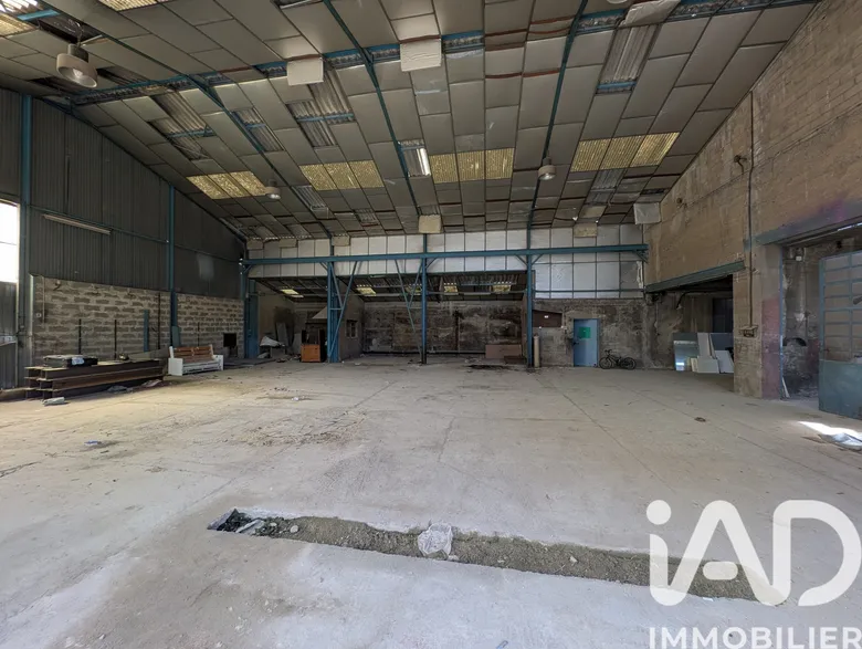 Maison 8 pièces 572 m² · à Sorgues · 572 m² · 350 000 €