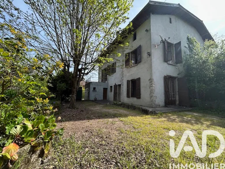 Maison 5 pièces 118 m² · à Lumbin · 118 m² · 330 000 €