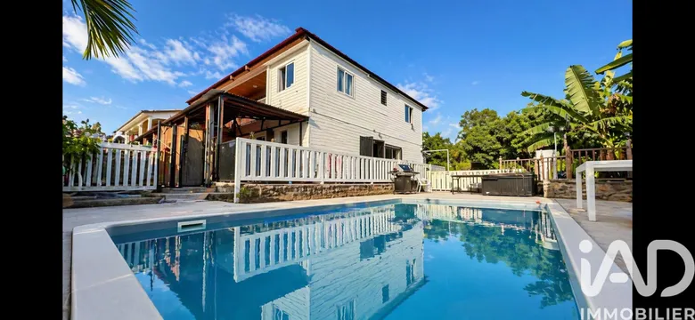 Maison 10 pièces 228 m² · à Saint-Pierre · 228 m² · 452 000 €