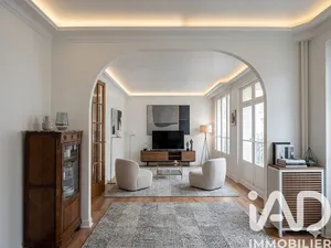 Apartment in Paris (75016)