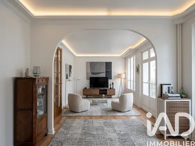 Apartment in Paris (75016)