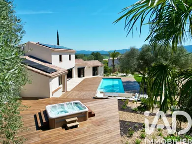 Maison de campagne à Le Luc (83340)