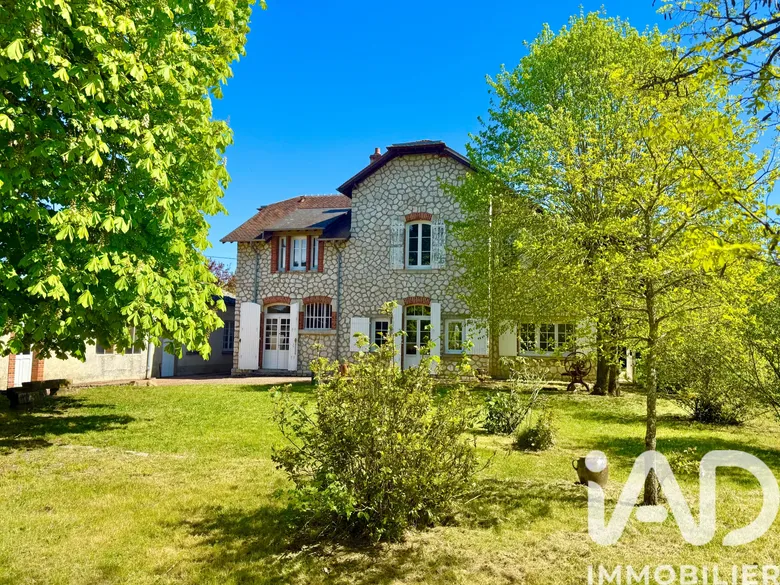 Maison 8 pièces 176 m² · à Cosne-Cours-sur-Loire · 176 m² · 239 500 €